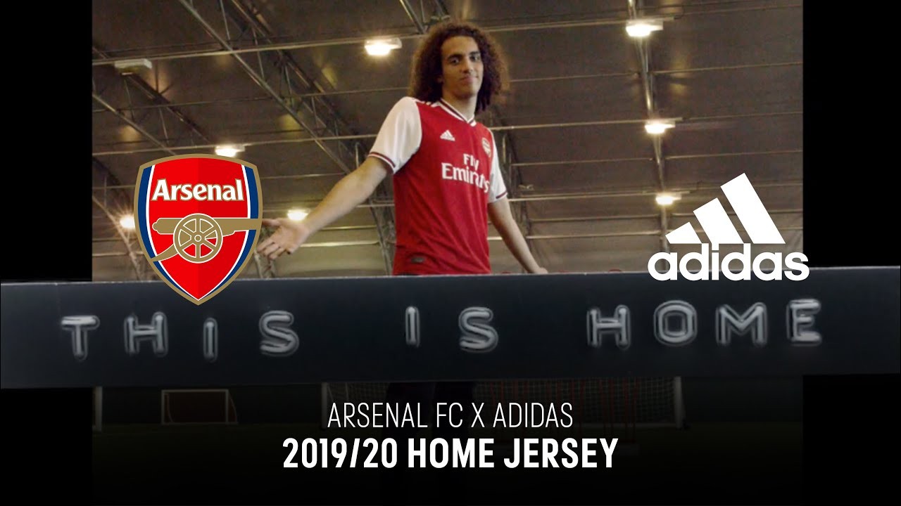 Hình ảnh Adidas trở lại với vai trò nhà sản xuất áo đấu Arsenal