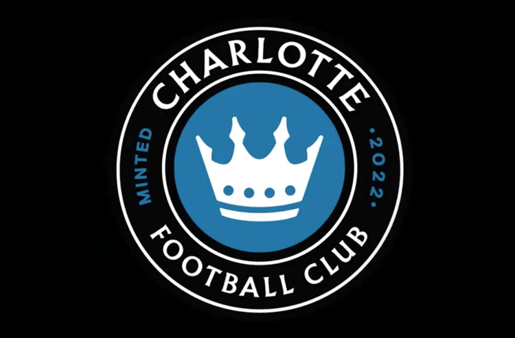 Hình ảnh Câu lạc bộ Charlotte và huy hiệu ra mắt ấn tượng. Huy hiệu của câu lạc bộ được lấy cảm hứng thiết kế từ lịch sử độc đáo của Charlotte, là thành phố đầu tiên của Mỹ có chi nhánh của Mint Hoa Kỳ.